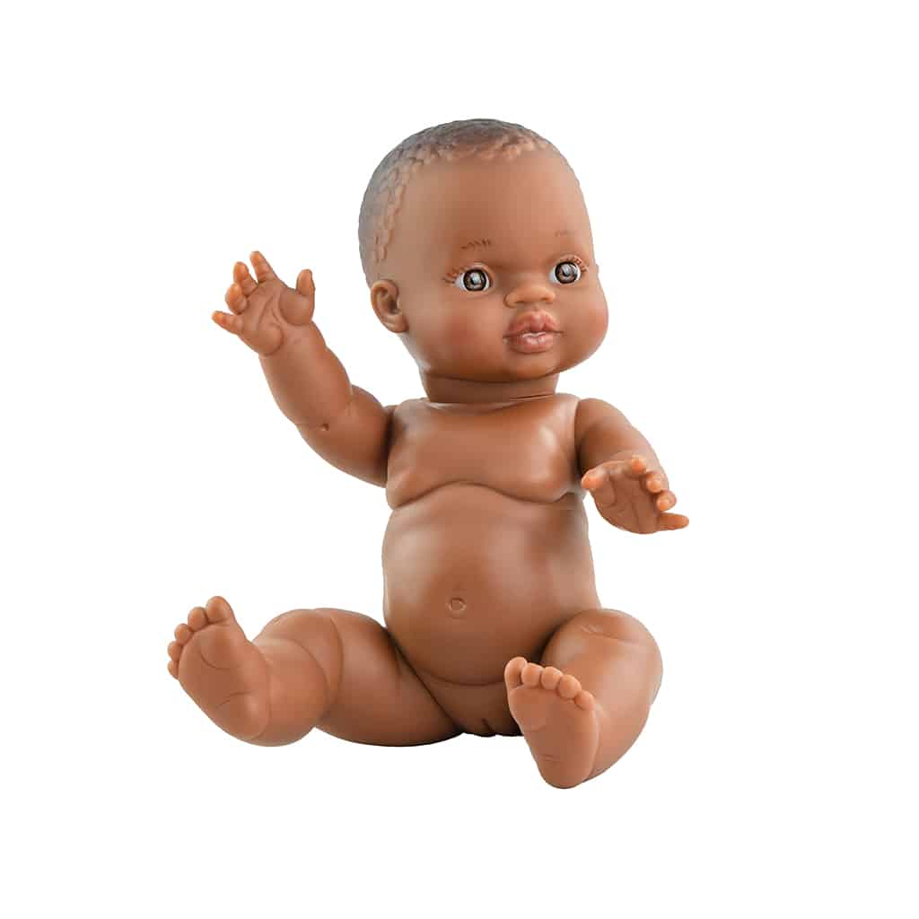 Poupée Gordis - Petite fille d'Afrique - Paola Reina, vue de face assise sur fond blanc