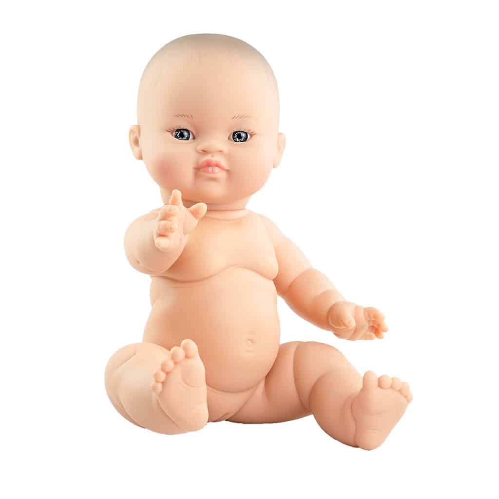 Poupée Gordis - Petite fille d'Asie - Paola Reina, vue de face assise sur fond blanc