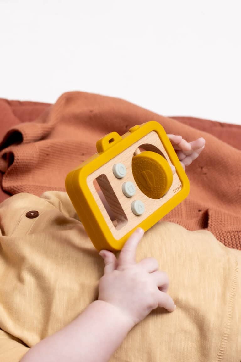 Appareil photo en silicone et bois – Mr. Lion – Trixie Baby - Ambiance