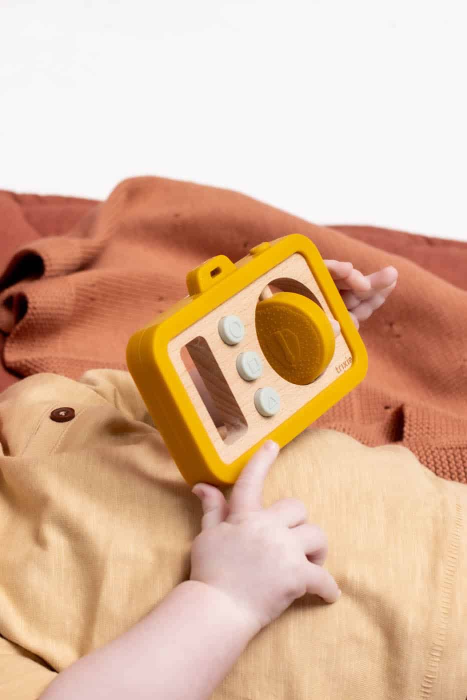 Appareil photo en silicone et bois – Mr. Lion – Trixie Baby - Ambiance