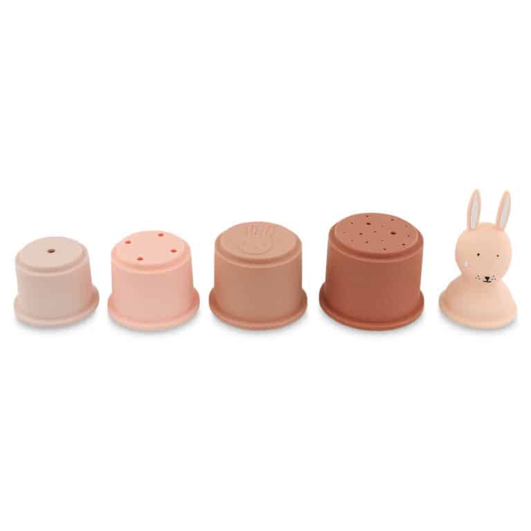 Trixie Jouet de bain Gobelets empilables – Gobelets à empiler Mme lapin - Vue de face sur fond blanc