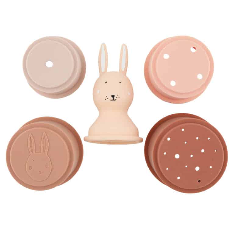 Trixie Jouet de bain Gobelets empilables – Gobelets à empiler Mme lapin - Vue de face sur fond blanc