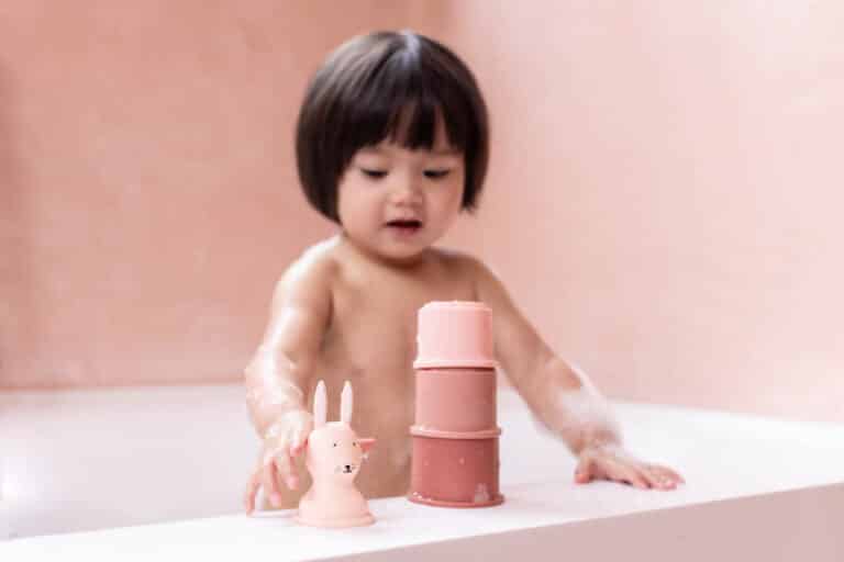 Trixie Jouet de bain Gobelets empilables – Gobelets à empiler Mme lapin - Ambiance