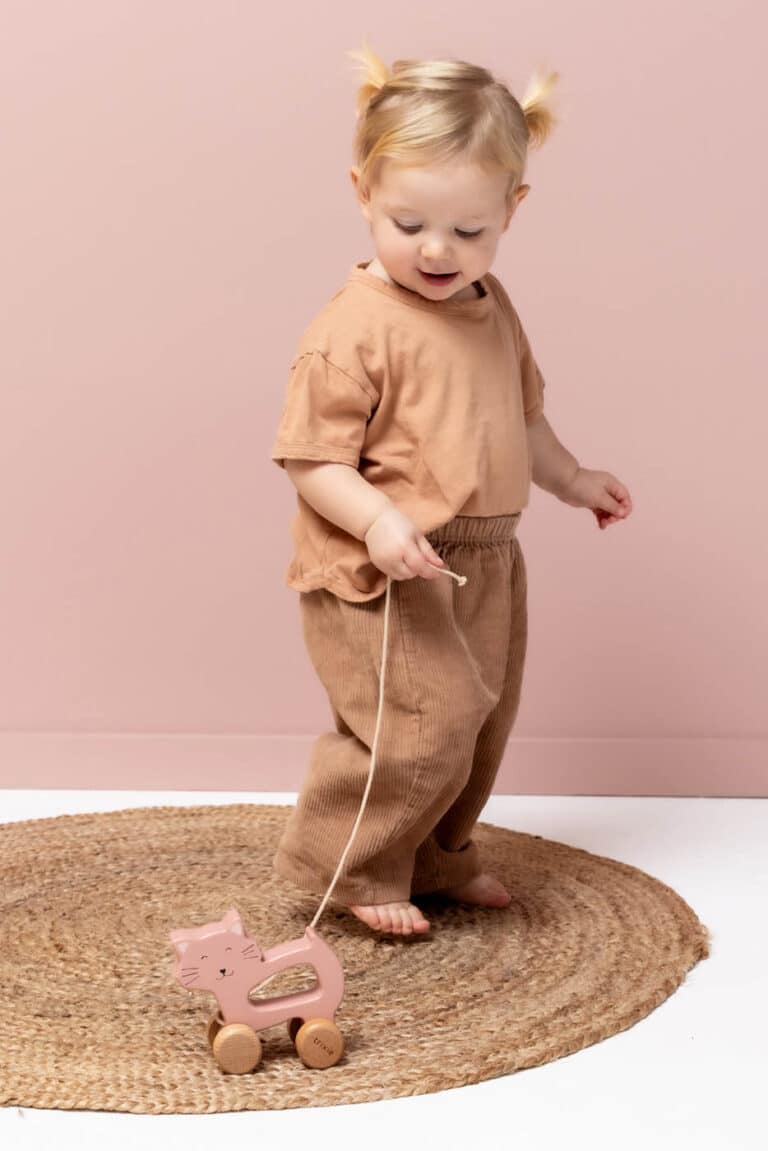 Jouet à tirer en bois - Mme Chat - Trixie Baby - Ambiance