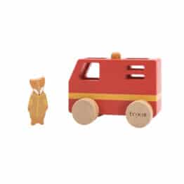 Petit camion de pompier en bois – Rouge – Trixie - Vue de face sur fond blanc