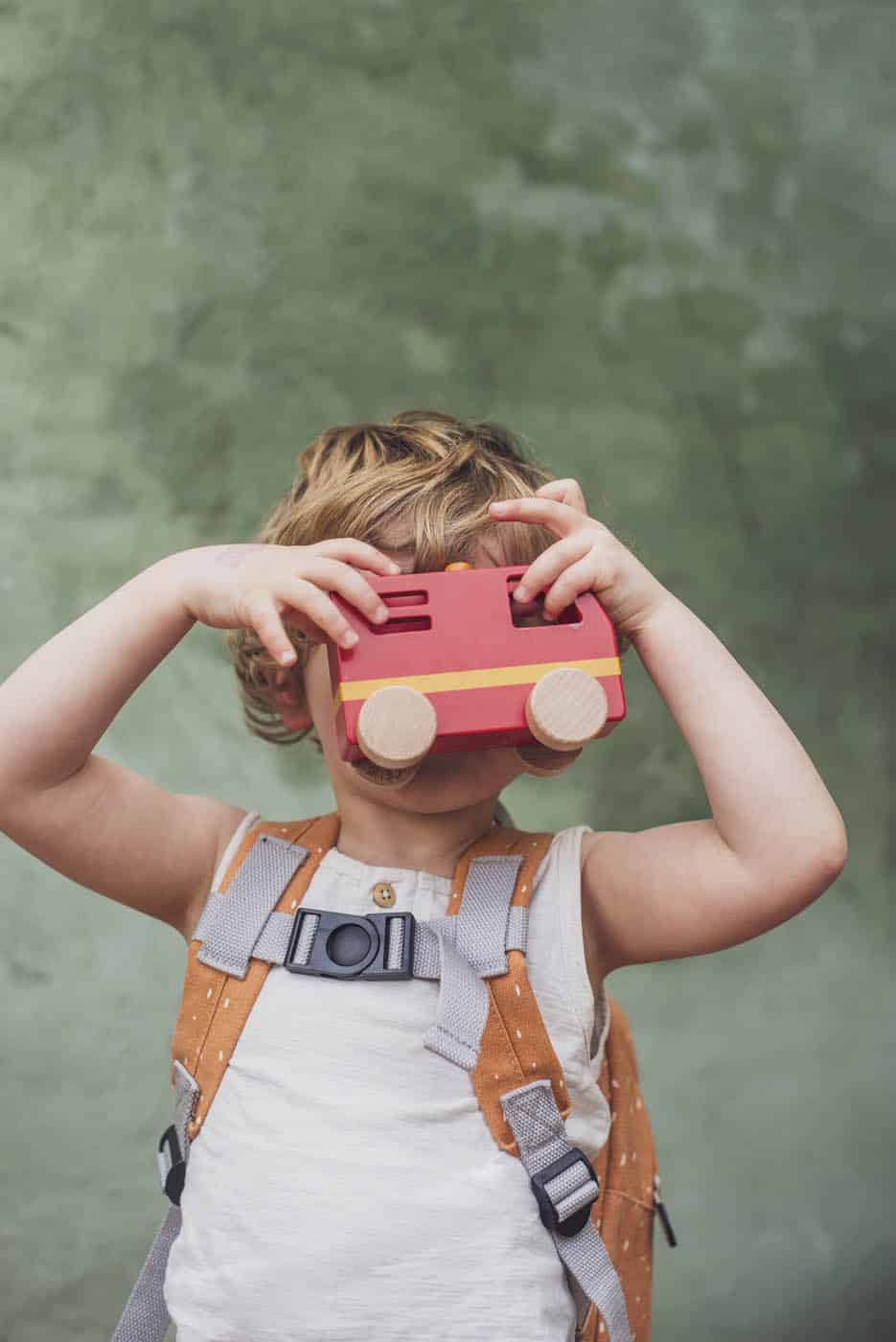 Petit camion de pompier en bois – Rouge – Trixie - Ambiance