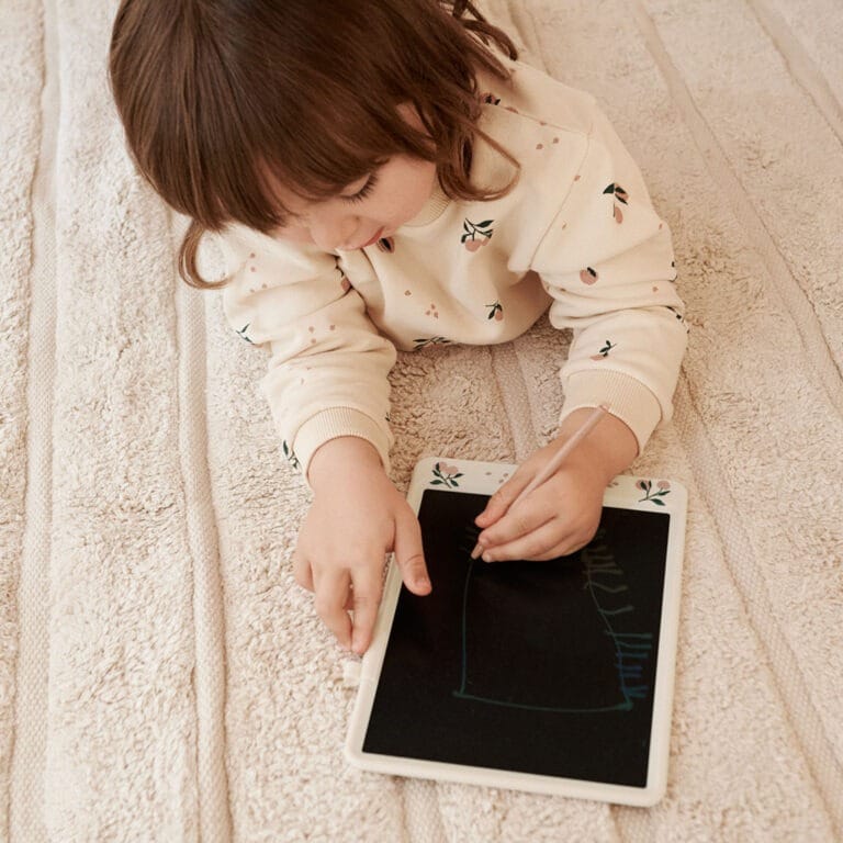 Tablette dessin zora liewood ambiance