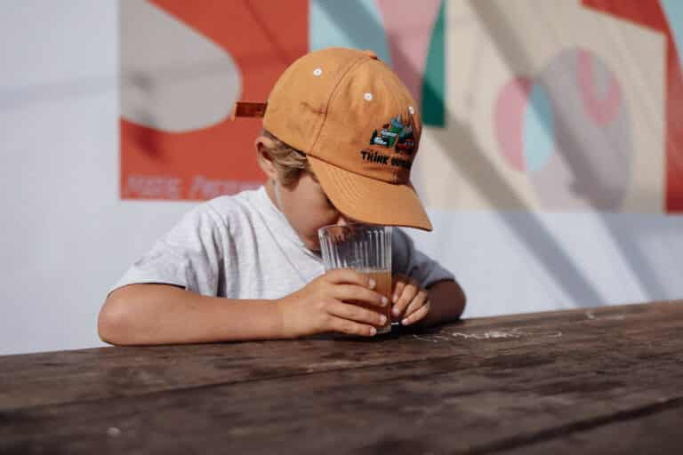 Casquette enfant en lin Outside – Hello Hossy - Ambiance