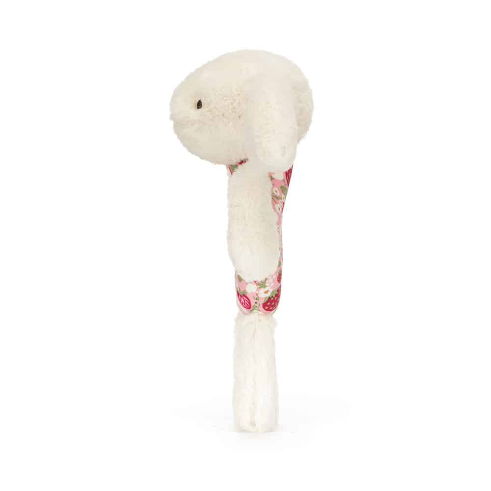 Doudou Hochet Lapin Crème Petites Fraises – Jellycat - Vu de côté sur fond blanc