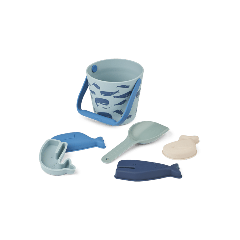 Ensemble de plage Gilma - Baleines - Bleu - Liewood, vue d'ensemble sur fond blanc