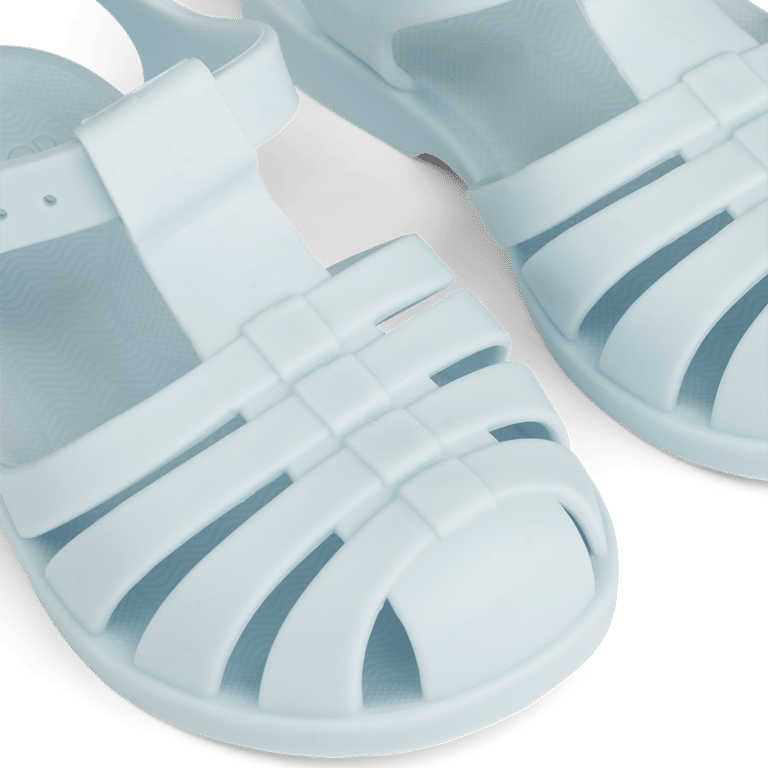 Sandales de plage - Bleu ciel - Liewood, zoom de face sur fond blanc