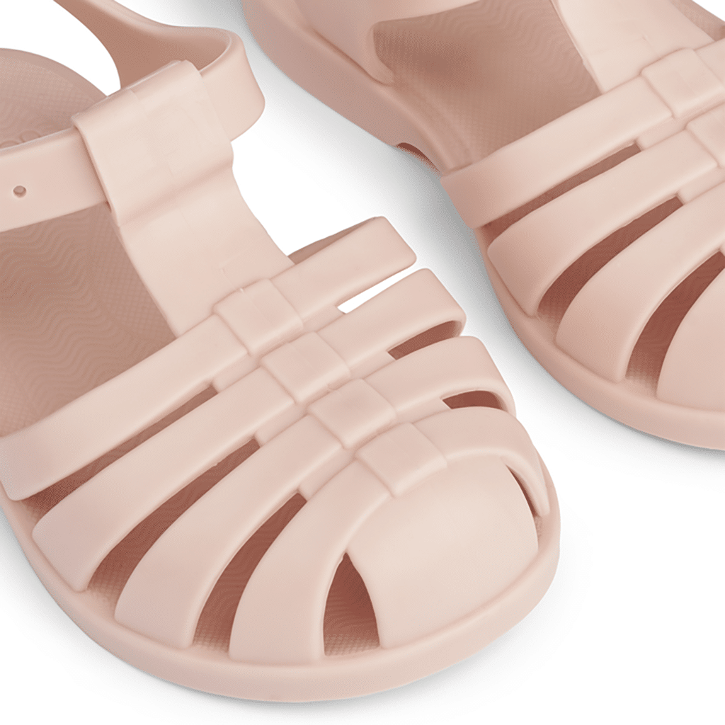 Sandales de plage - Sorbet Rose - Liewood, zoom de côté sur fond blanc