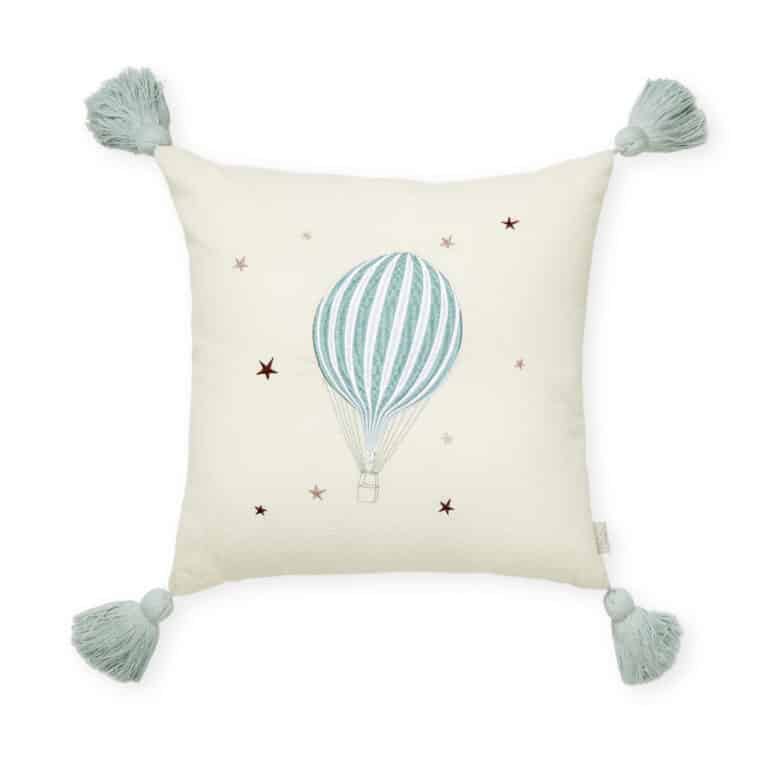 Coussin brodé Montgolfière – Cam Cam Copenhagen - Vue de face sur fond blanc