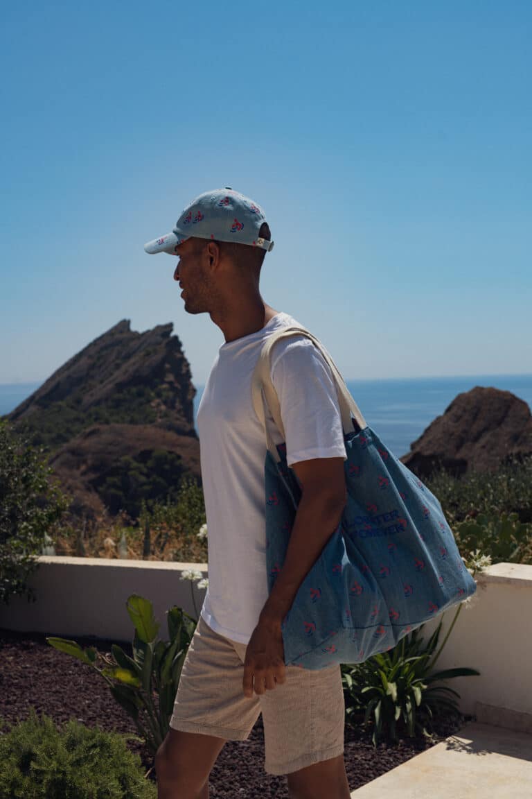 Casquette adulte en jean « Lobster forever » - Chamaye, vue d'ambiance portée par un homme