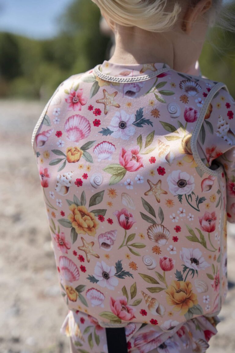 Gilet de natation ocean blossom vue de près ambiance