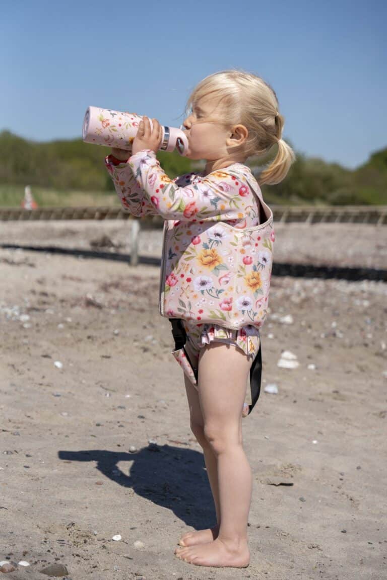 Gilet de natation ocean blossom vue de côté mise en situation