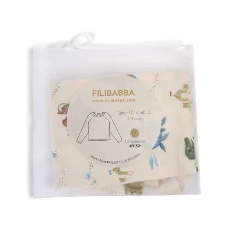 T-shirt anti UV dino beach Filibabba dans son emballage sur fond blanc