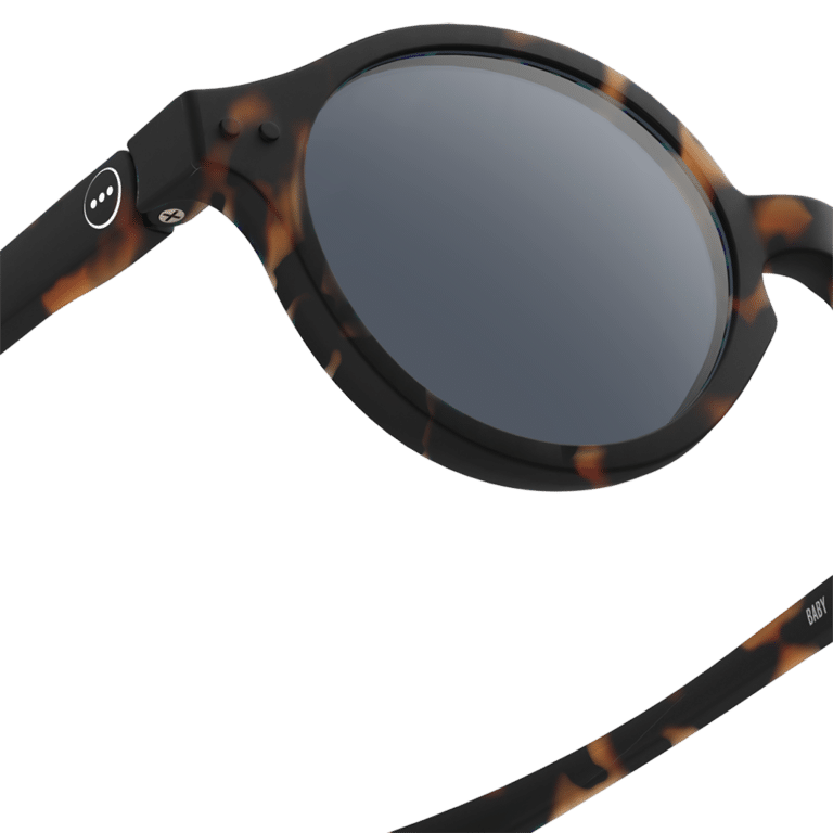 De la marque IZIPIZI, zoom, vue de côté sur fond blanc