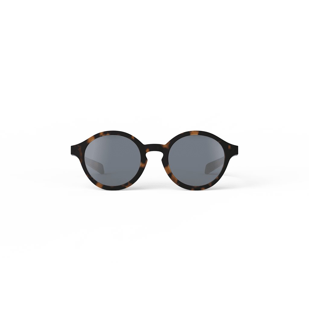 Lunettes de soleil enfant #D - Ecailles Tortoise - 3-5 ans - Izipizi, vue de face sur fond blanc