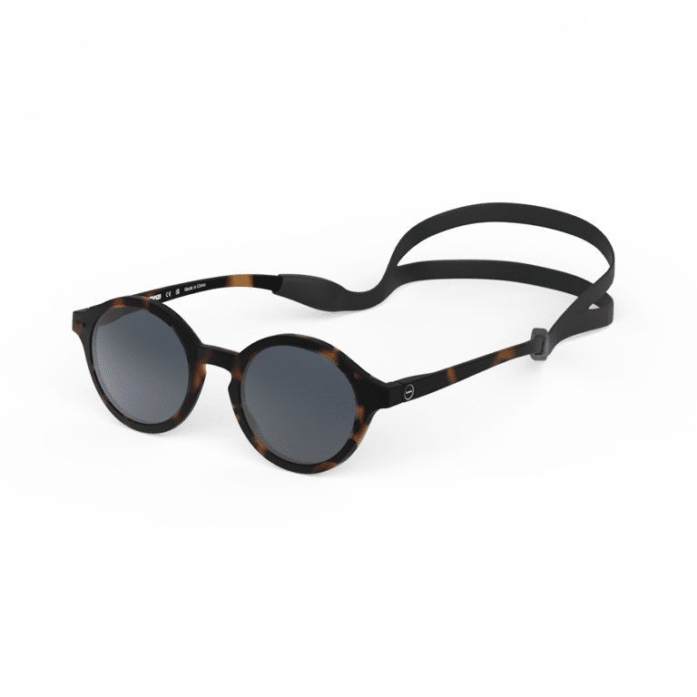 Lunettes de soleil enfant #D - Ecailles Tortoise - 3-5 ans - Izipizi, vue de côté sur fond blanc