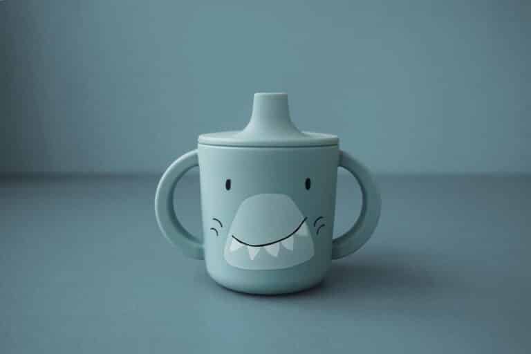 Tasse en silicone avec tétine – Mr Requin – Trixie - Ambiance