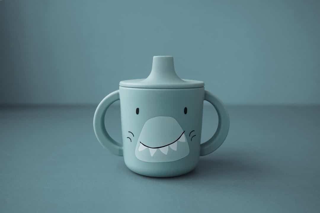Tasse en silicone avec tétine – Mr Requin – Trixie - Ambiance