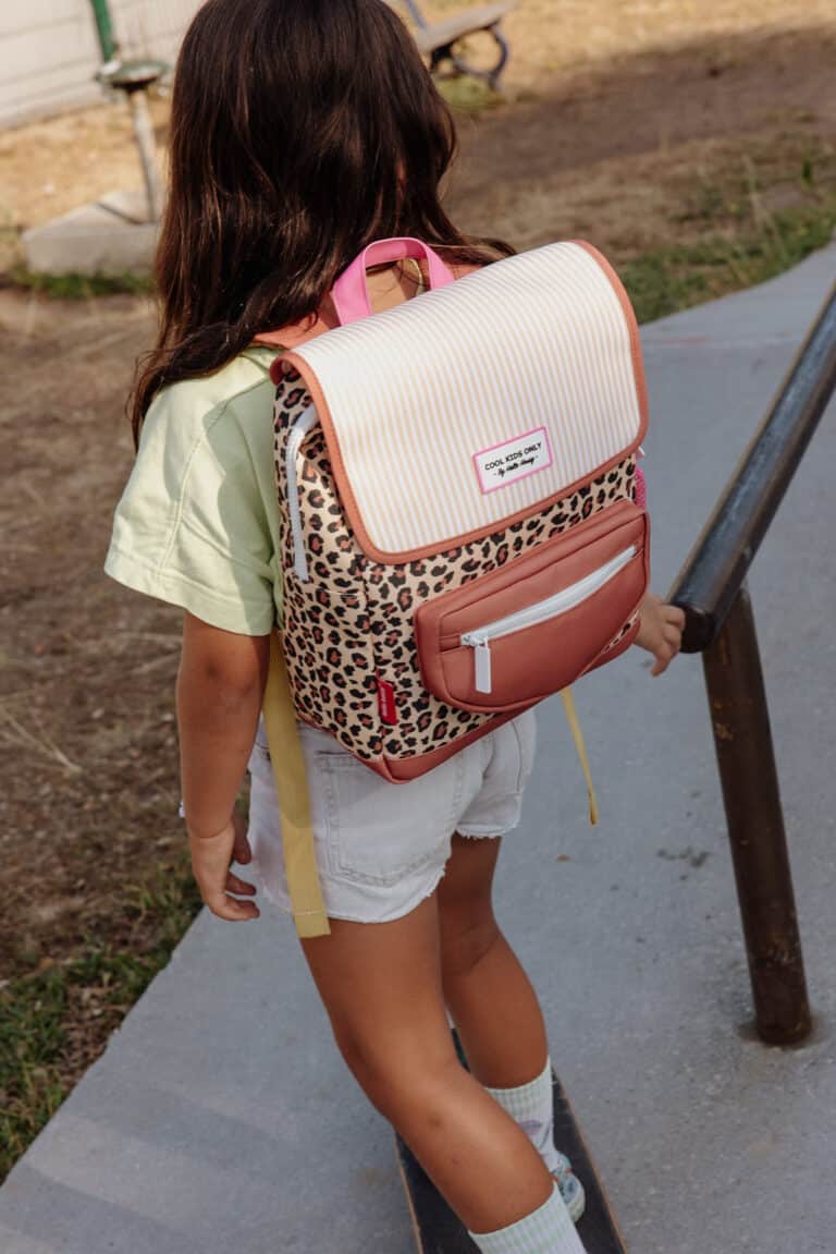 sac à dos hello hossy léopard vue arrière mise en scène