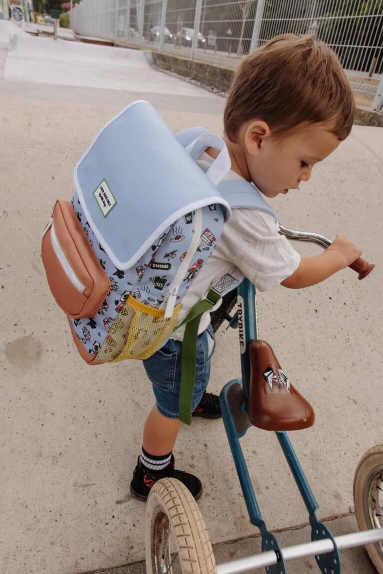 sac à dos dunk hello hossy mise en scène