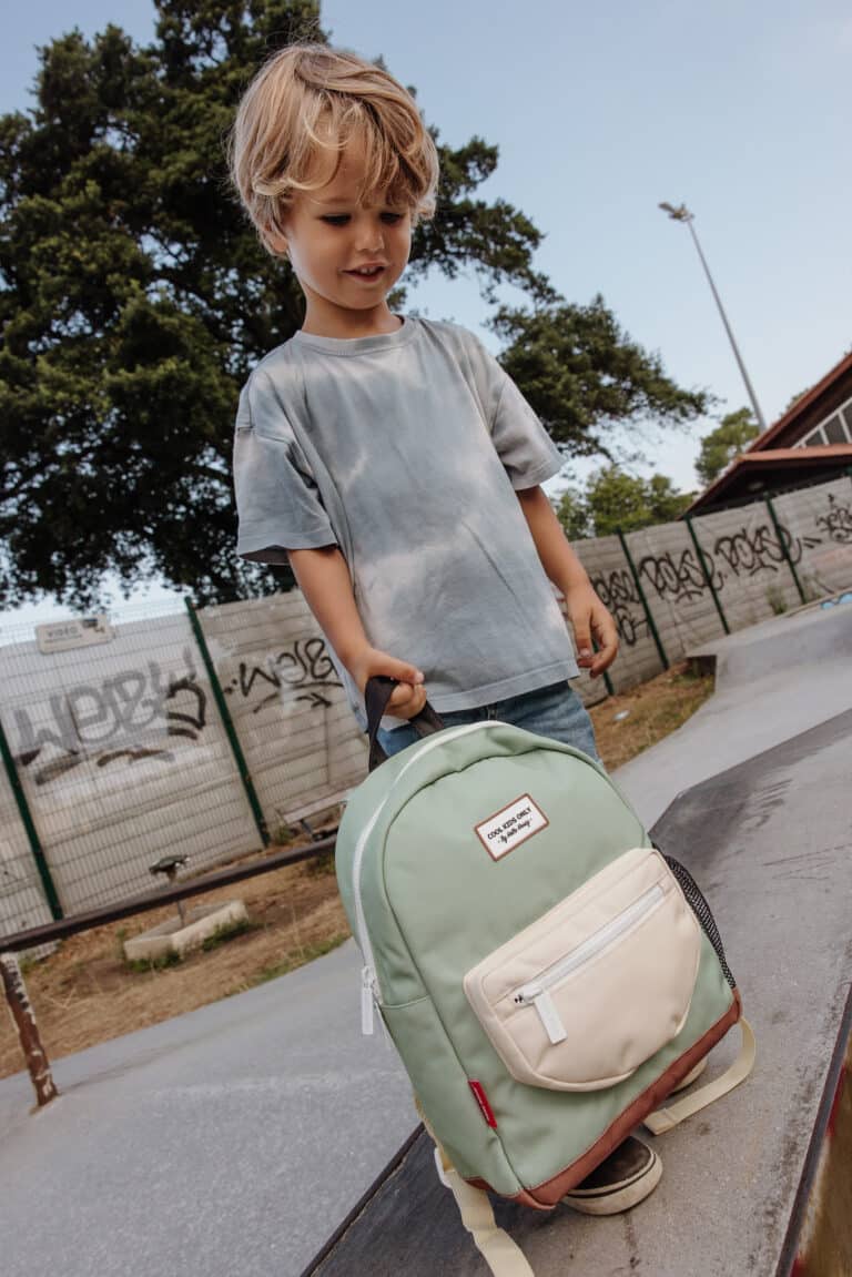 Sac à dos mini pistache Hello Hossy vue de face ambiance