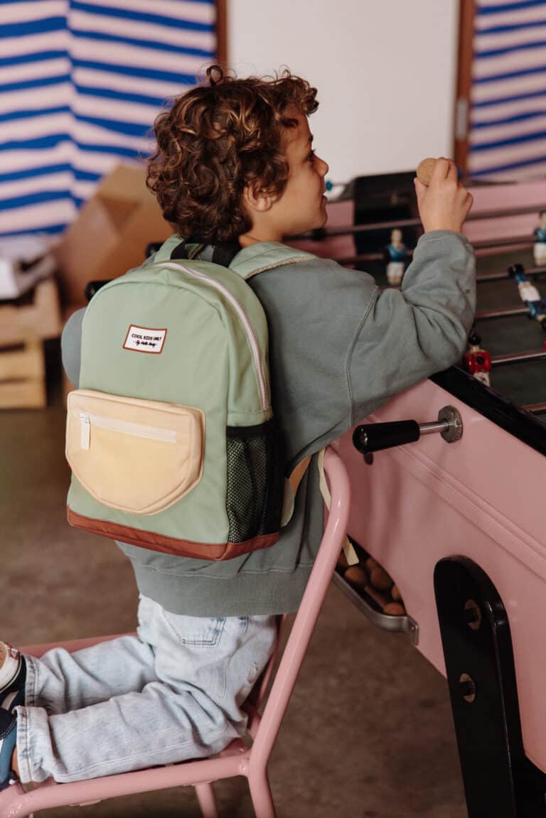 Sac à dos mini pistache Hello Hossy vue de côté ambiance