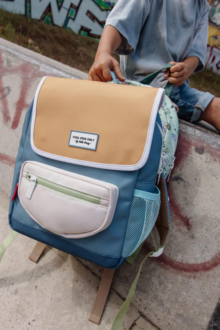 sac à dos mini sam hello hossy vus de près mise en situation