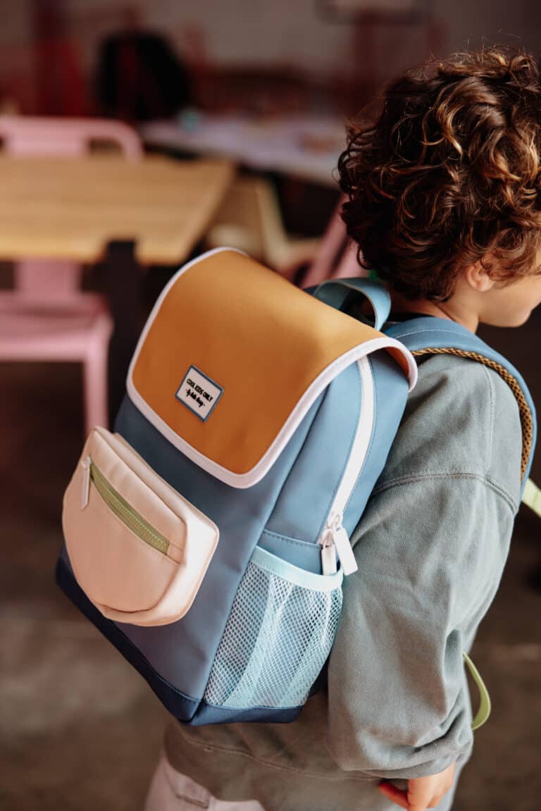 sac à dos mini sam hello hossy de biais mise en situation