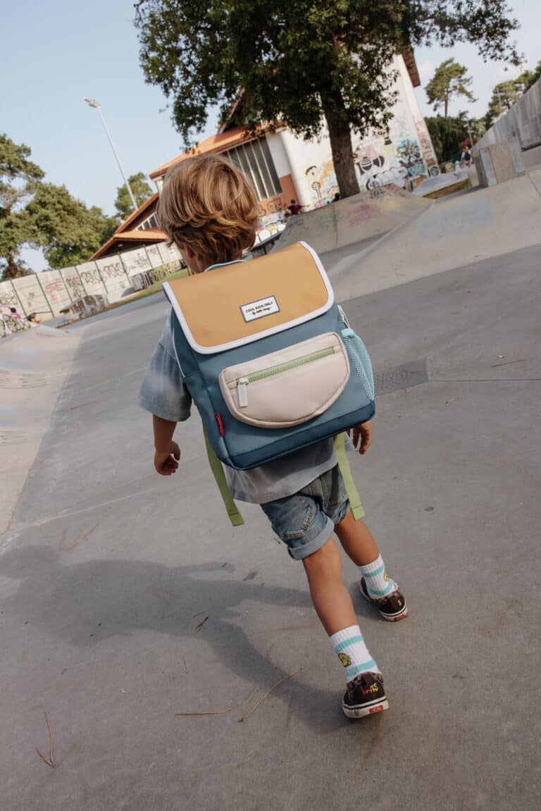 sac à dos mini sam hello hossy de dos mise en situation