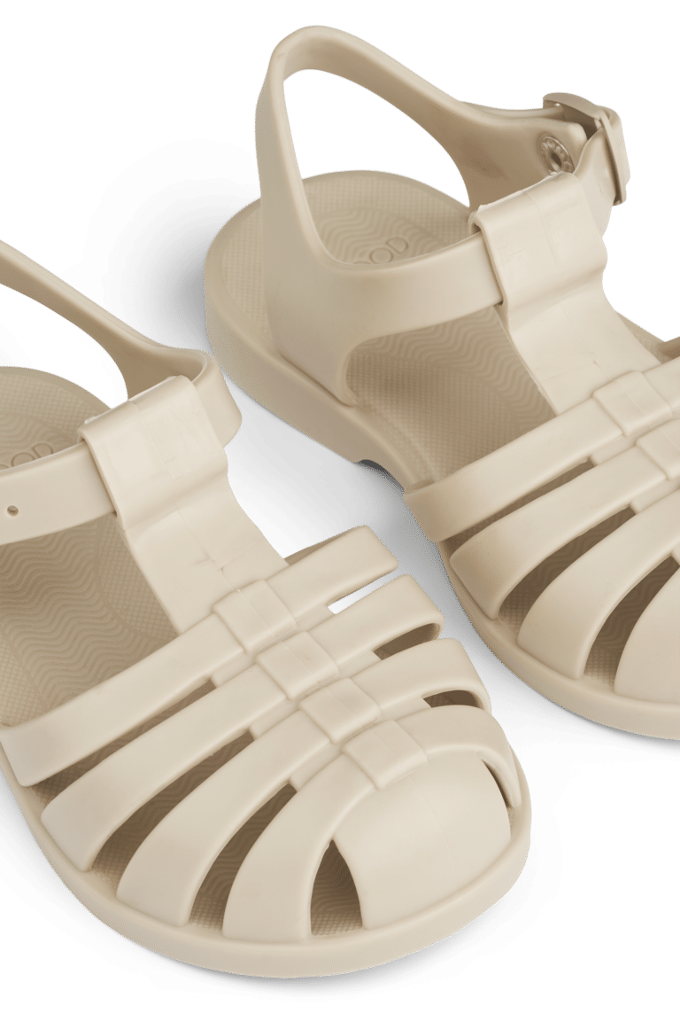 Sandales de plage - Sable - Liewood, zoom sur fond blanc