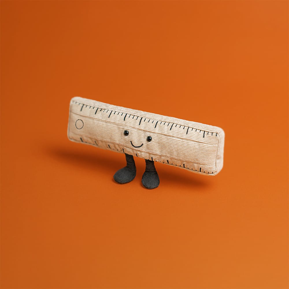 Doudou règle Amuseables - Jellycat, vue de face ambiance