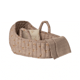 Couffin large rose - Maileg, vue de côté sur fond blanc