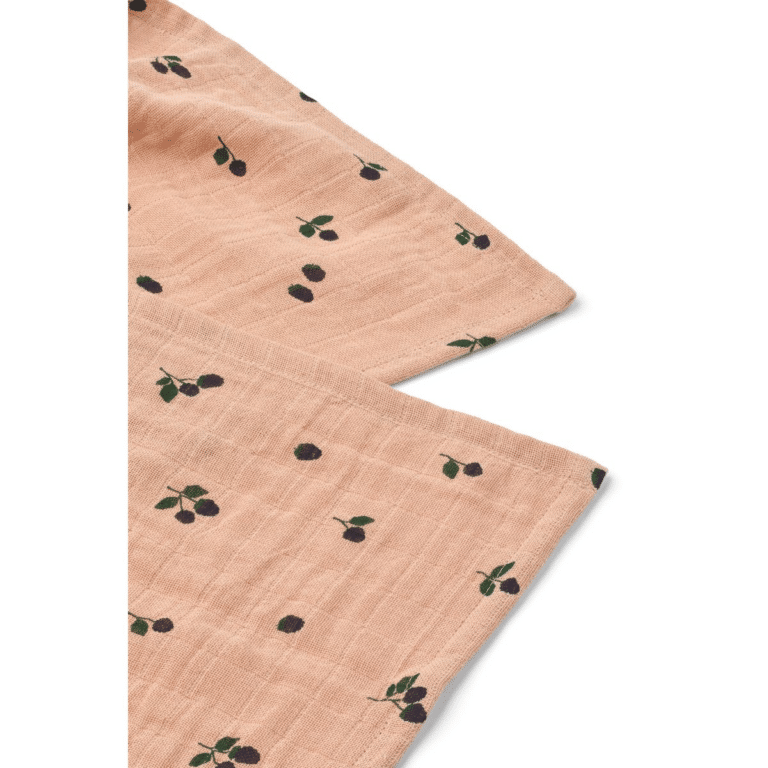 langes LEWIS 65 × 65 cm, imprimés Mini Berry sur fond Pale Tuscany, 100 % coton bio GOTS. Parfaits pour emmailloter, sécher, jouer ou protéger Puériculture Little Marmaille, magasin pour enfants à Vannes