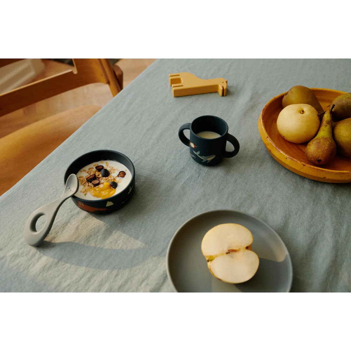 vaisselle en silicone Liewood - Litlle Marmaille, article puériculture Morbihan, magasin de jouets bébé Vannes, tasse bébé, cuillère ergonomique bébé