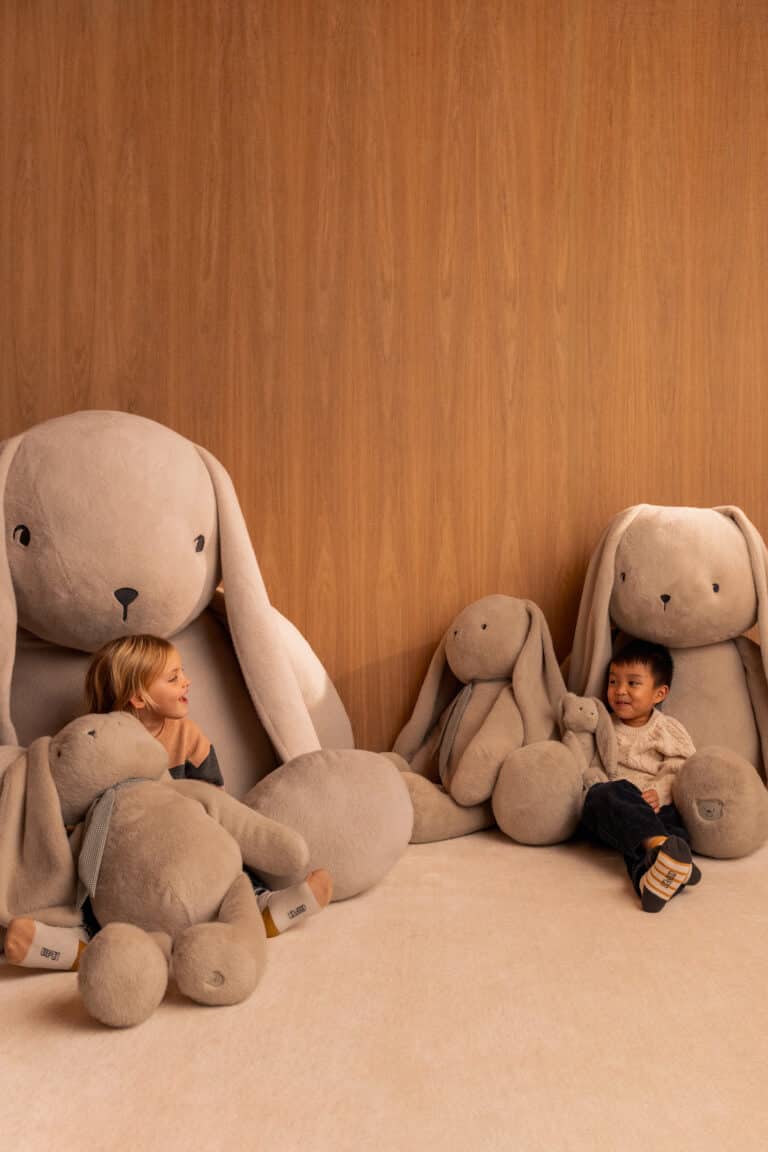 Peluche Bernis – Lapin - Gris – Liewood - Ambiance