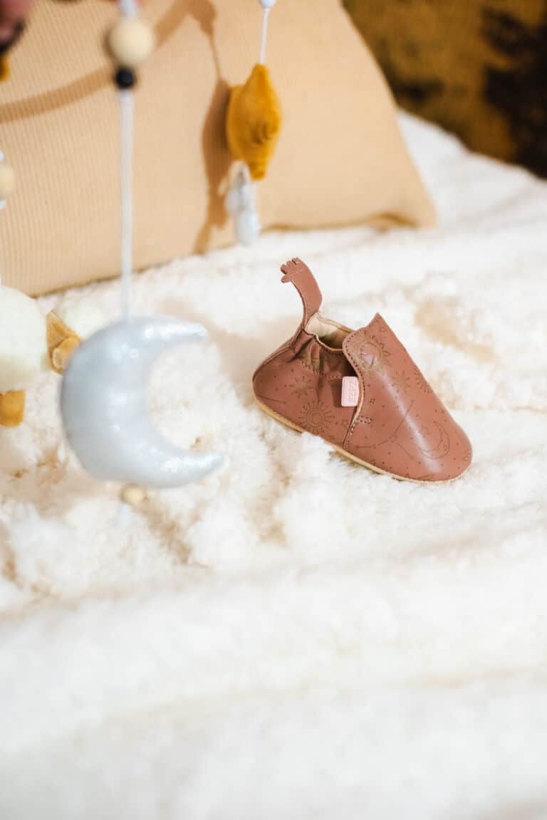 Chaussons Blublu constellation - Rose - Easy Peasy, vue d'ambiance de côté