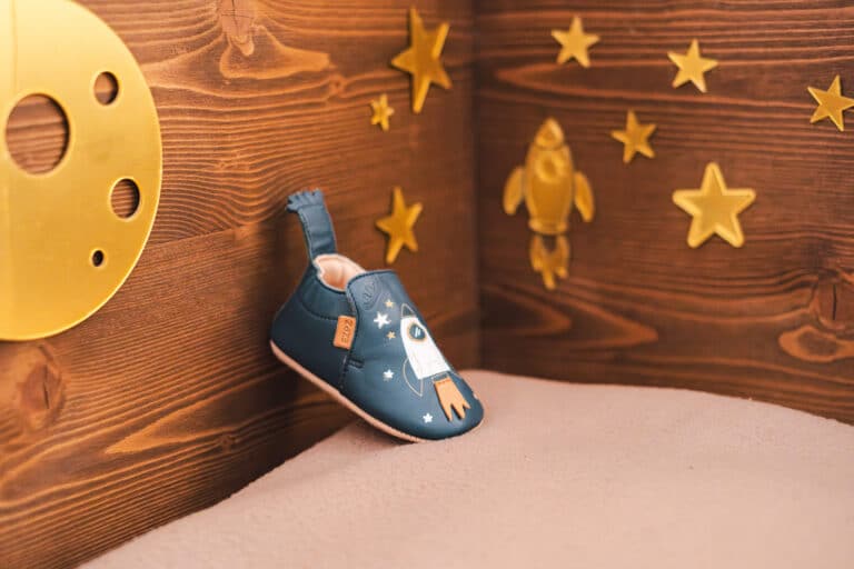 Chaussons Blublu fusée - Marine - Easy Peasy, vue d'ambiance de côté