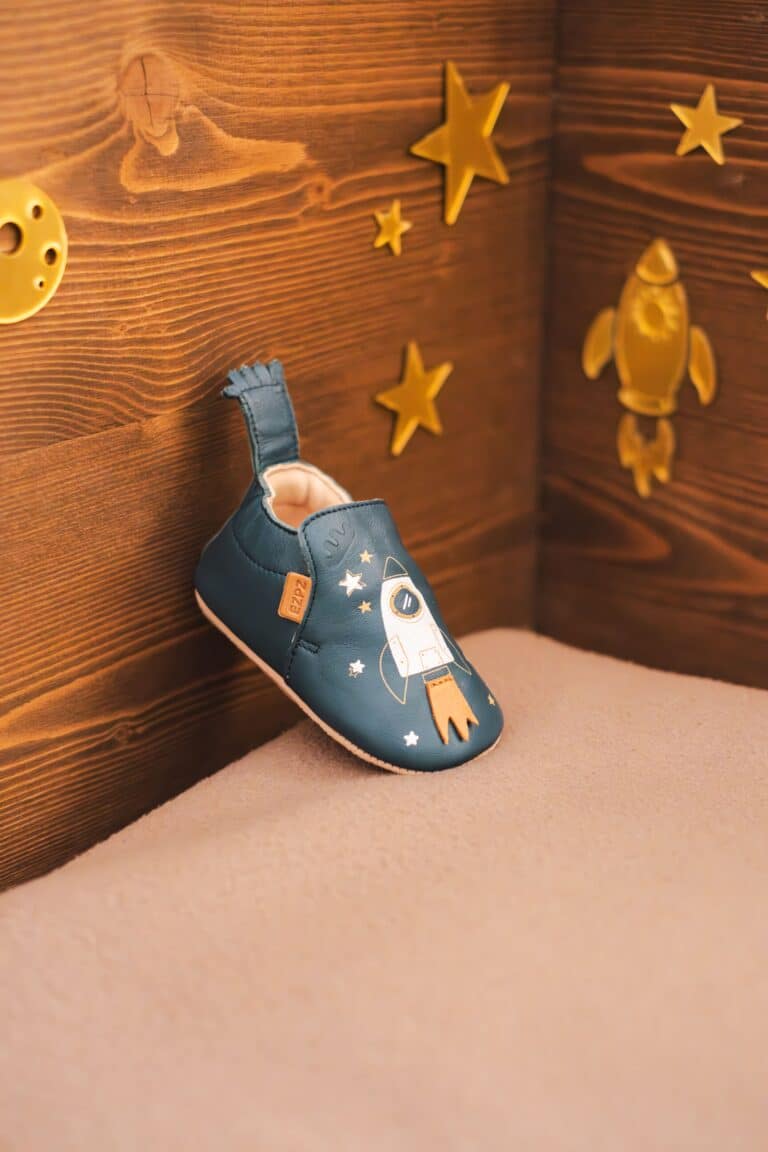 Chaussons Blublu fusée - Marine - Easy Peasy, vue d'ambiance de côté