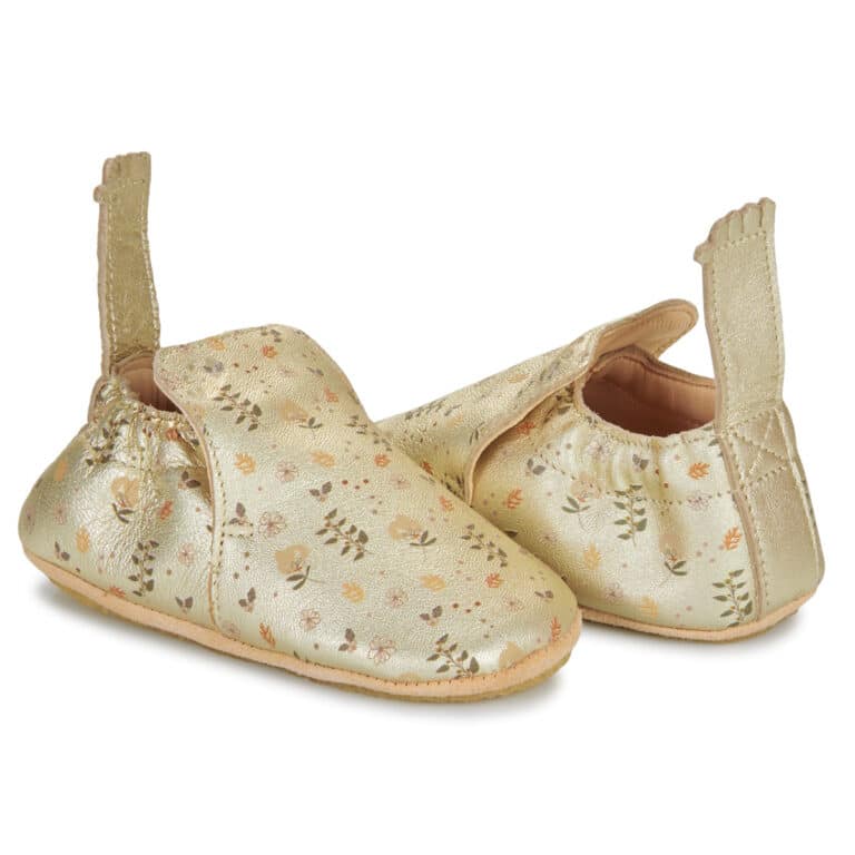 Chaussons Blublu floral - doré - Easy Peasy, vue de coté des chaussons sur fond blanc