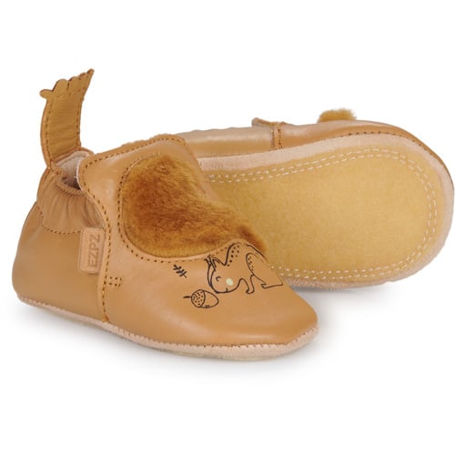 Chaussons Blublu écureuil - Camel - Easy Peasy, vue de côté avec la semelle sur fond blanc