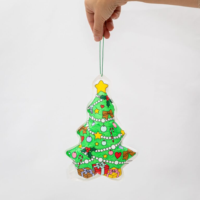 Coloriages gonflables - Noël - Ara Créative, vue d'ambiance du coloriage sapin