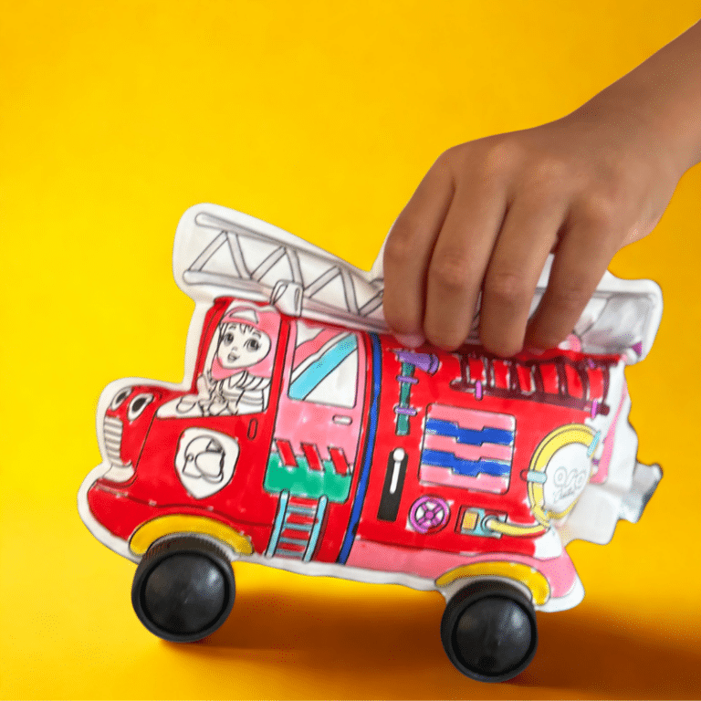 Coloriages gonflables - Police et pompier - Ara Créative, vue d'ambiance du camion de pompier