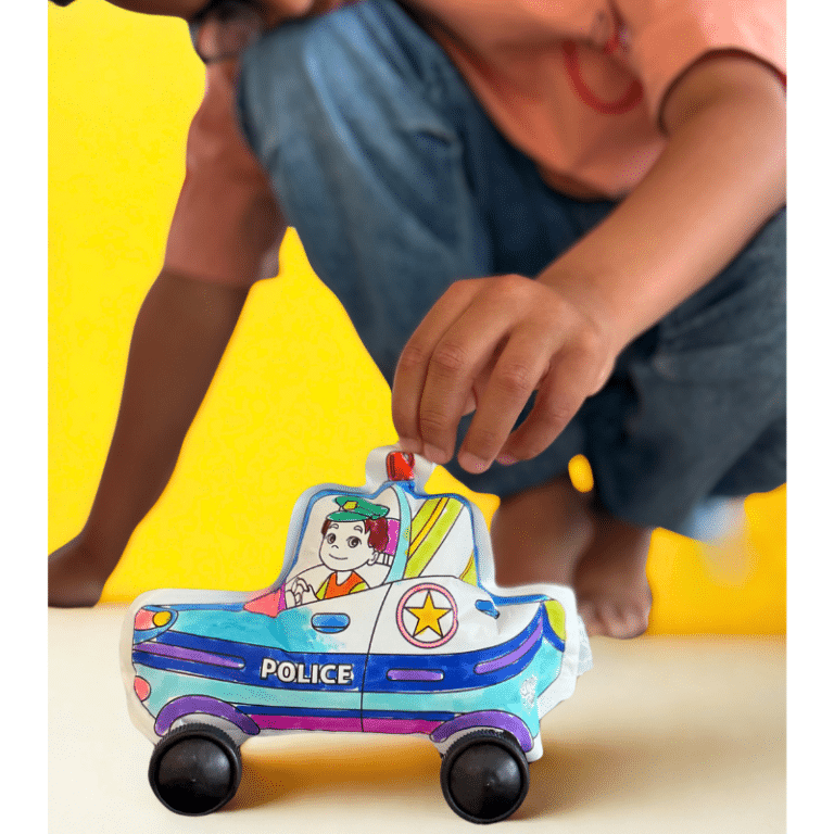 Coloriages gonflables - Police et pompier - Ara Créative, vue d'ambiance de la voiture de police