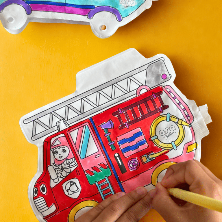 Coloriages gonflables - Police et pompier - Ara Créative, vue d'ambiance du camion de pompier au moment du coloriage