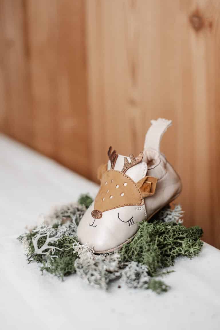 Chaussons Blublu biche - Beige - Easy Peasy, vue d'ambiance d'un chausson de côté