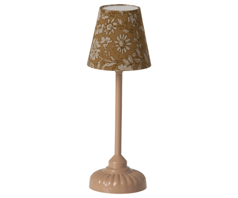 Lampe sur pied vintage - Rose poudrée - Maileg, vue sur fond blanc - Idées cadeaux Noël 2025, Liste de naissance, Magasin pour bébé à Vannes Lorient